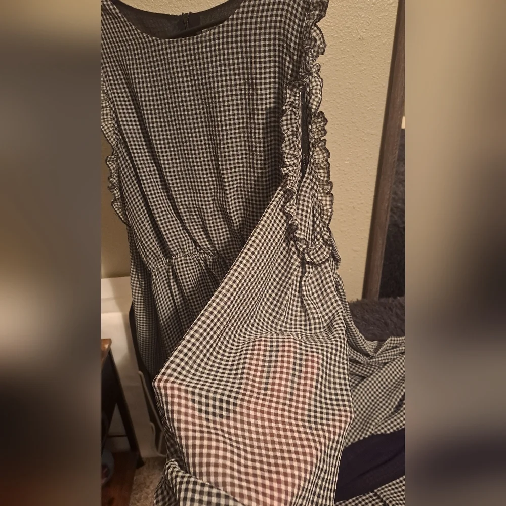 Glamorous Ruffled Dress - Picture 2 of 4